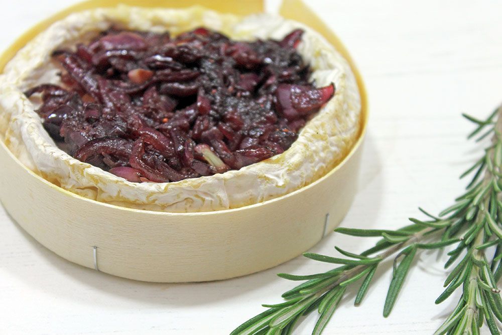 Keto Baked Camembert With Onion And Cranberry Relish