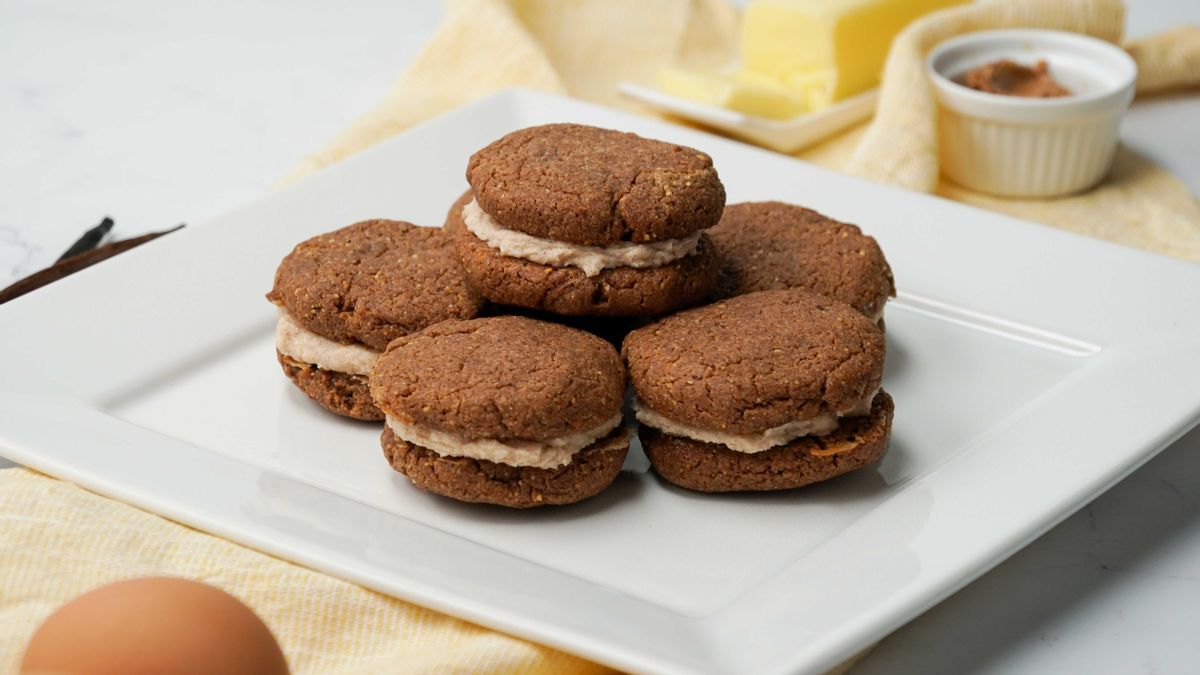 Keto Pumpkin Spice Sandwich Cookies