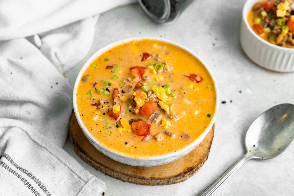 Crockpot Keto Mushroom Cheeseburger Soup