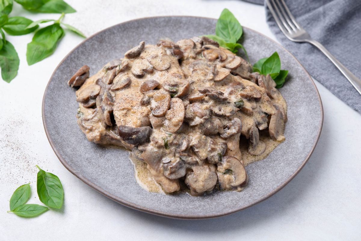 Easy One-Pan Keto Chicken Marsala