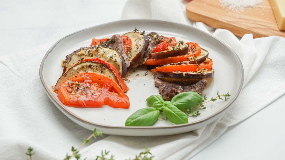 Keto Heirloom Tomato and Eggplant Sheet Tray w Steak