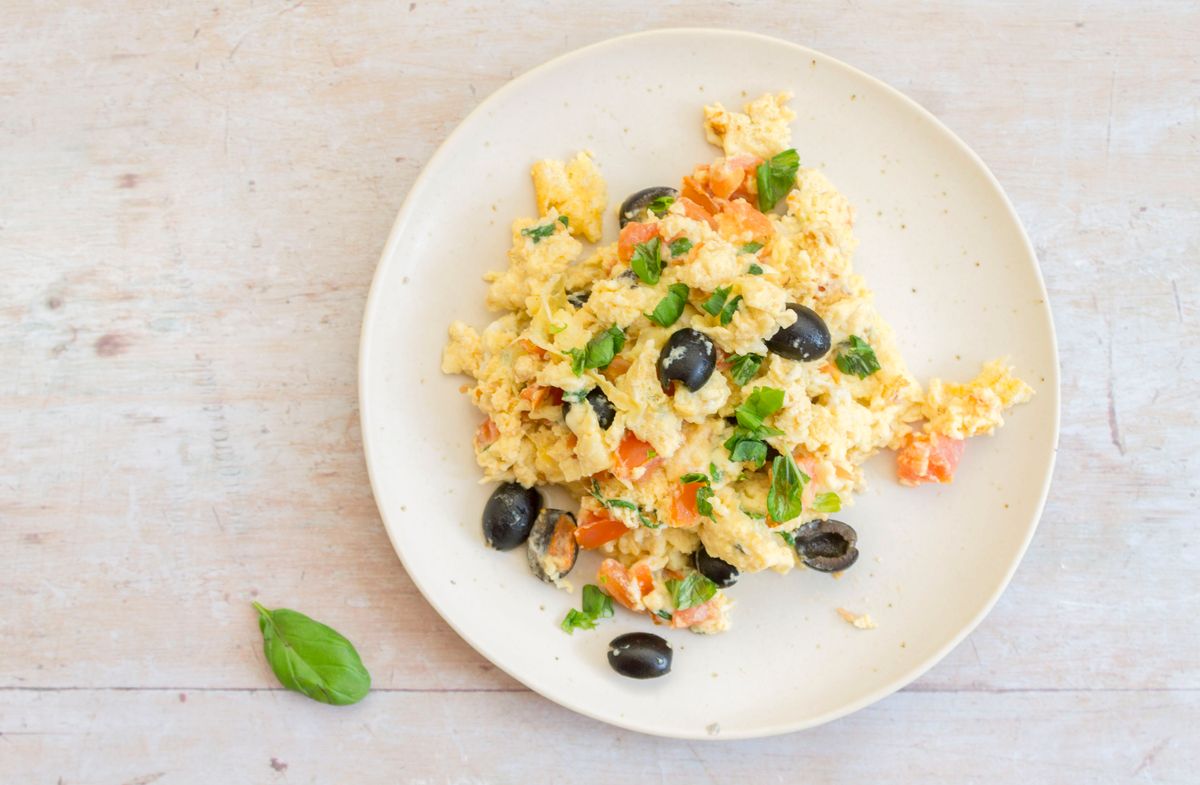 Keto Tomato and Mozzarella Scrambled Eggs