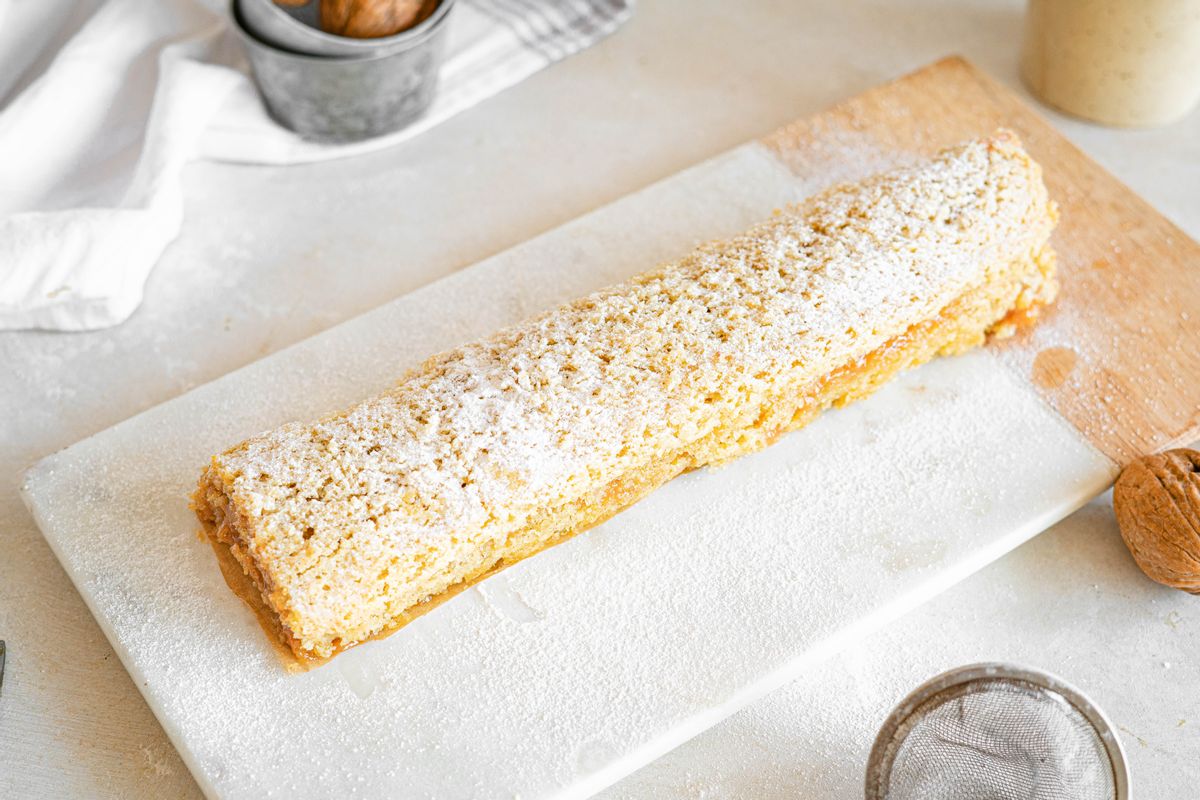 Keto Brazo De Reina (Roll Cake With Dulce De Leche Filling)