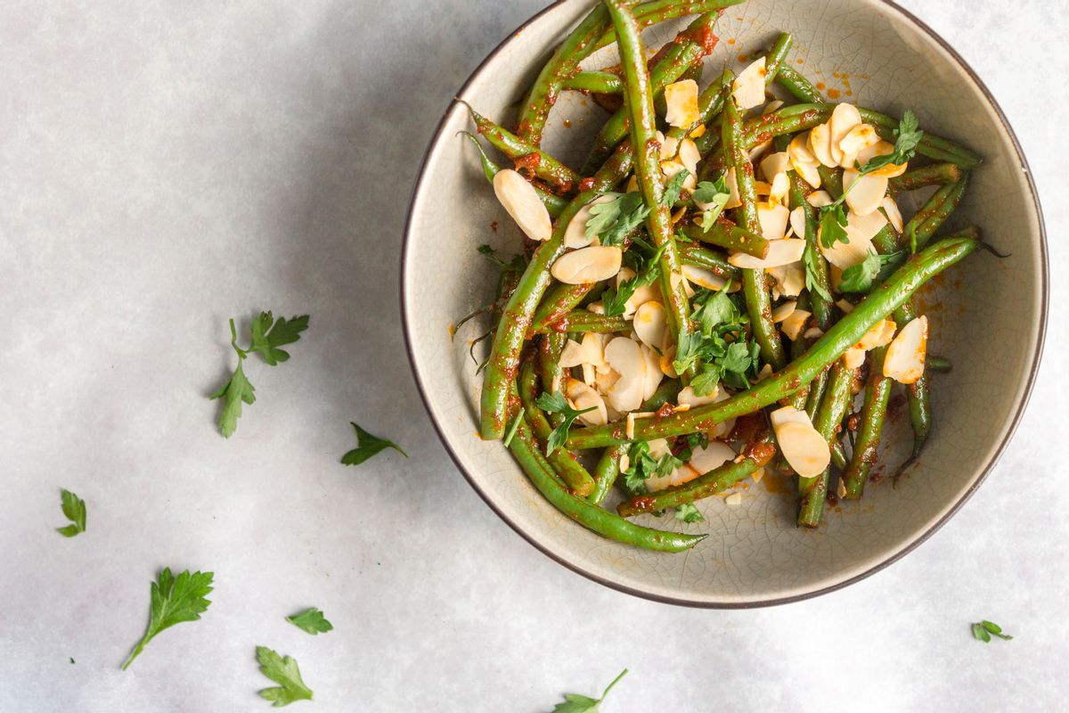 Keto Harissa Green Beans with Almonds