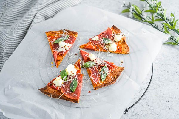 Low Carb Gluten-Free Margherita Pizza