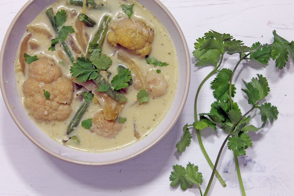 Low Carb Slow Cooker Cauliflower And Green Bean Curry