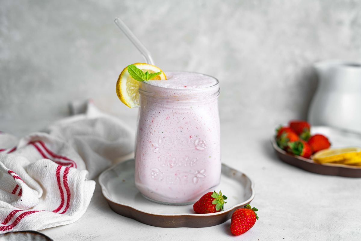 High Protein Strawberry Cheesecake Keto Smoothie