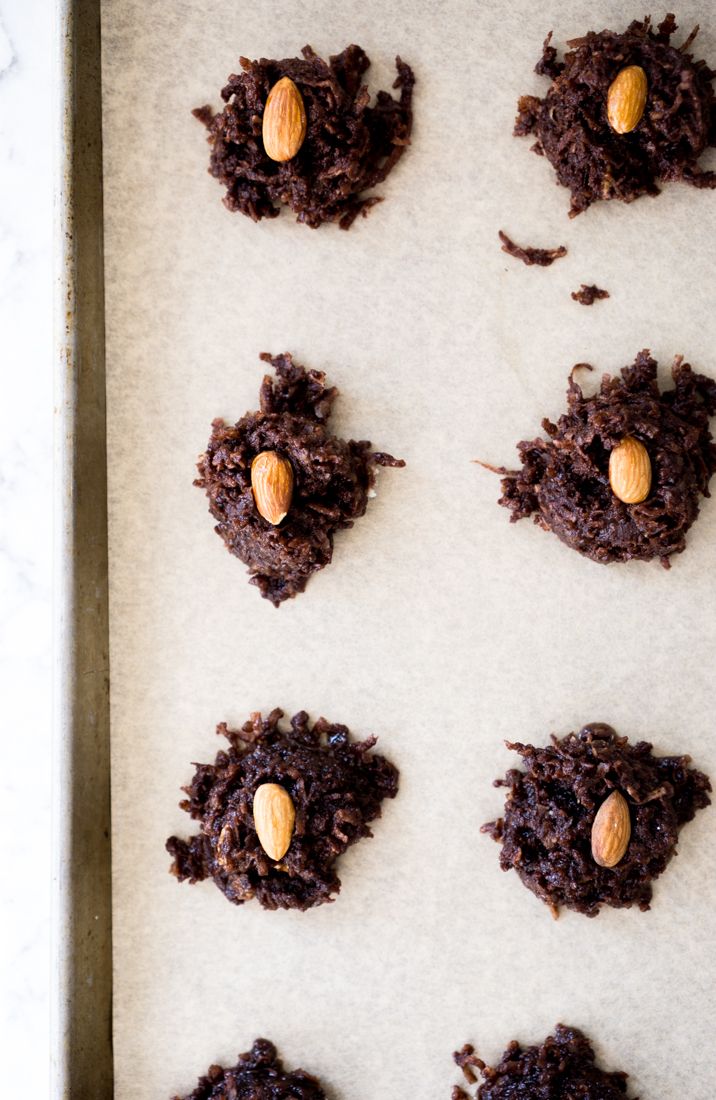 Keto No-Bake Chocolate Coconut Macaroons