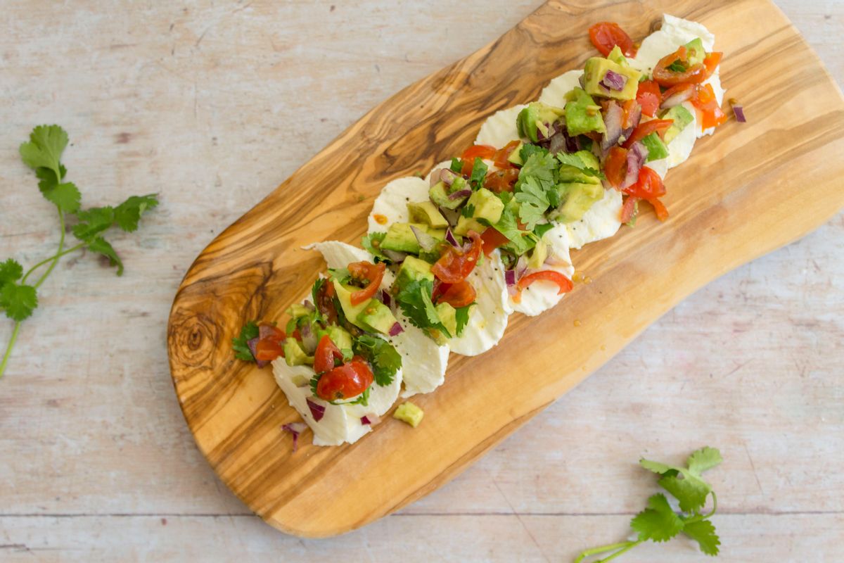 Keto Mozzarella Salsa Salad