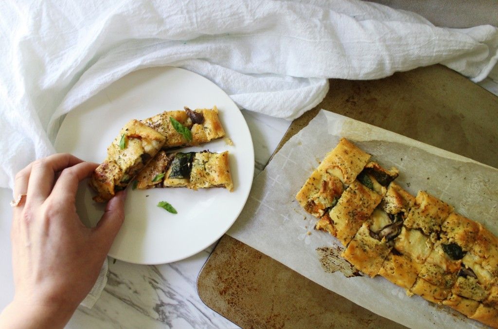 Keto Spinach and Mushroom Pizza Bread Roll