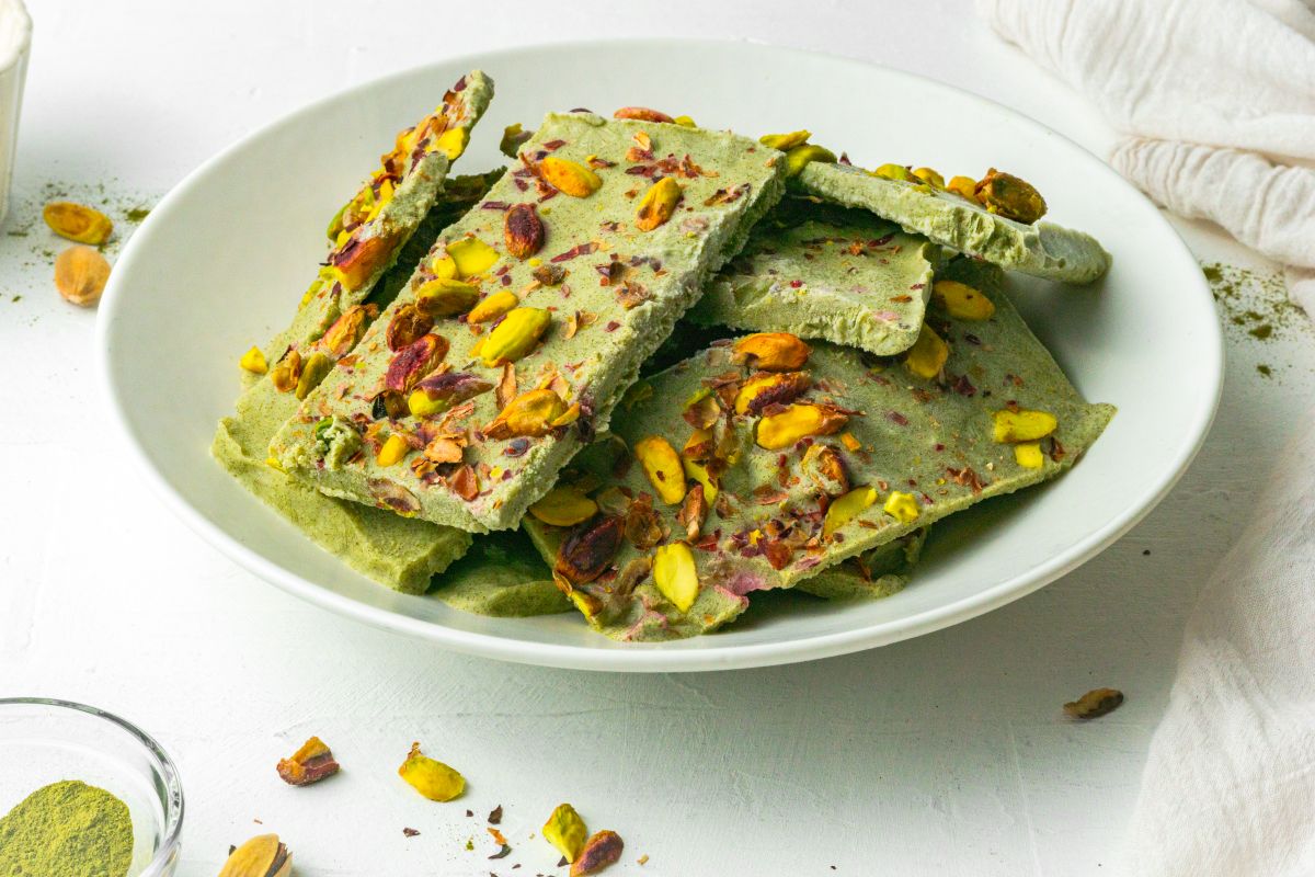 Keto Matcha Frozen Yogurt Bark