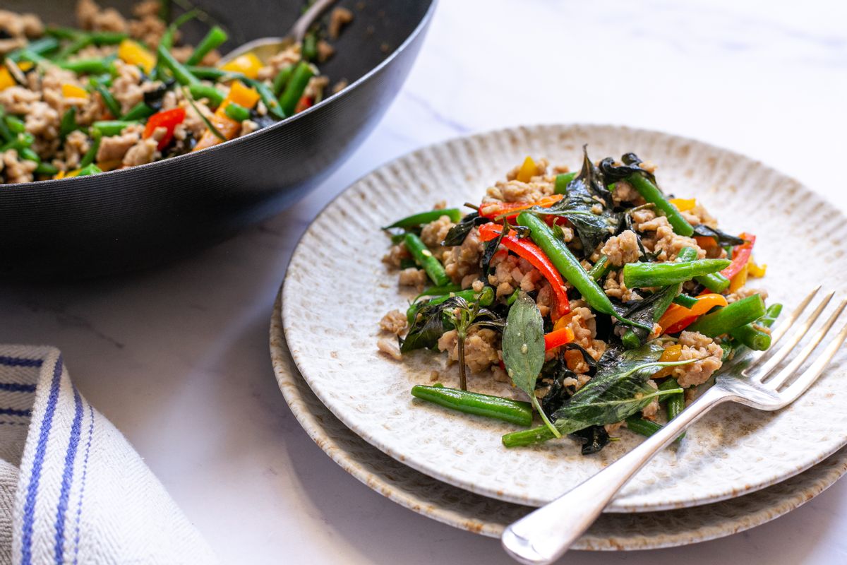 Low FODMAP Thai Basil Chicken Stir Fry (Pad Gaprao) | Carb Manager