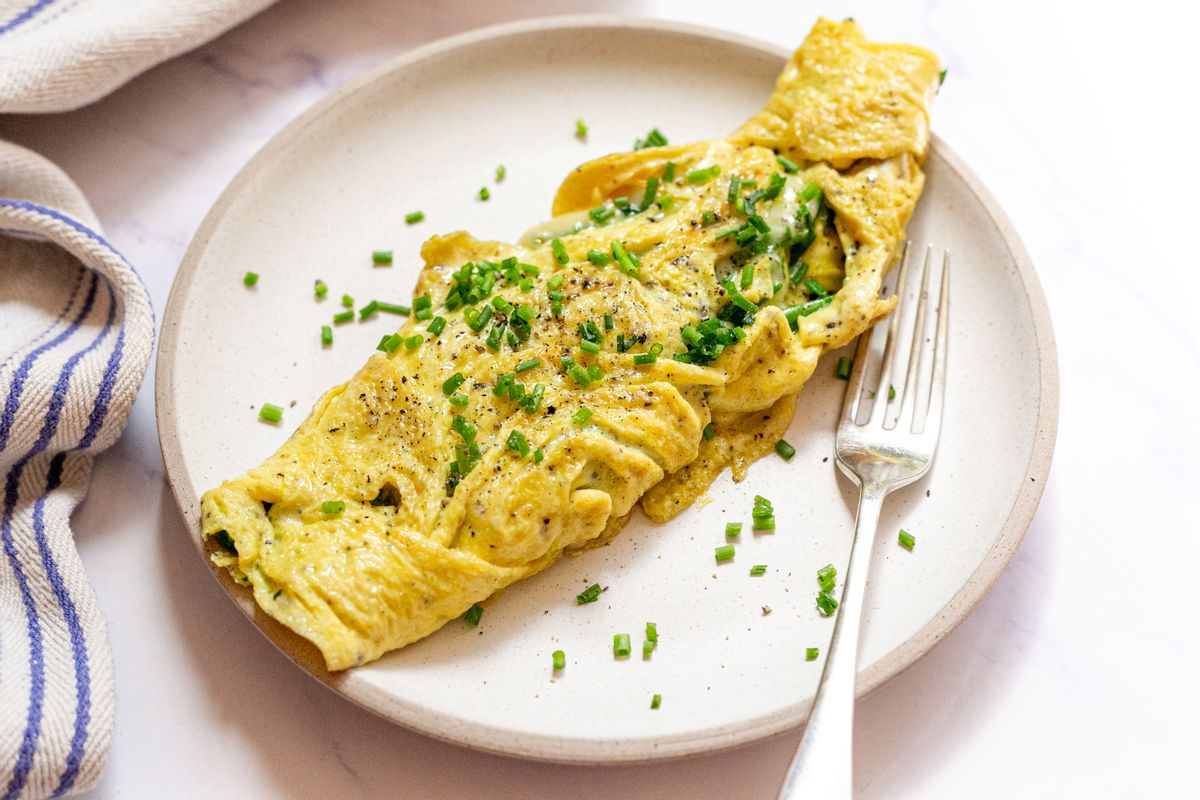 Best 3-Ingredient Keto Cheese and Chive Omelet