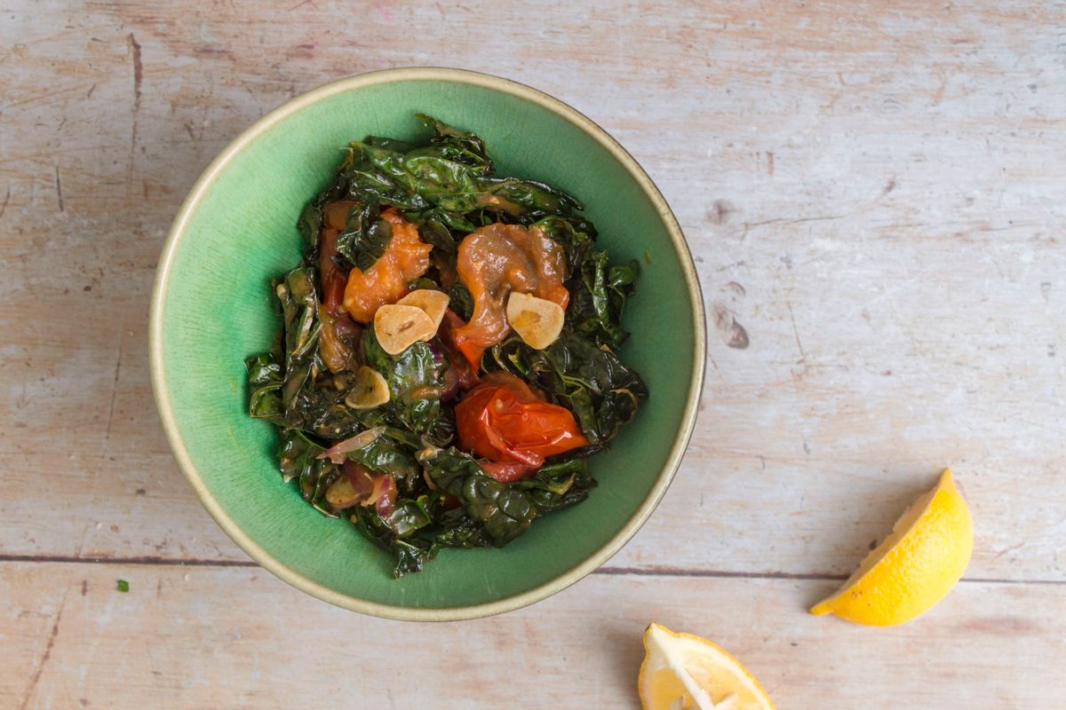Low Carb Braised Kale with Tomatoes