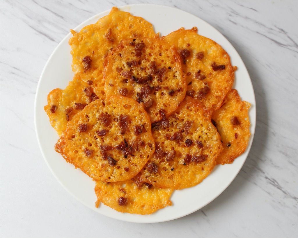 Keto Bacon Cheddar Crisps