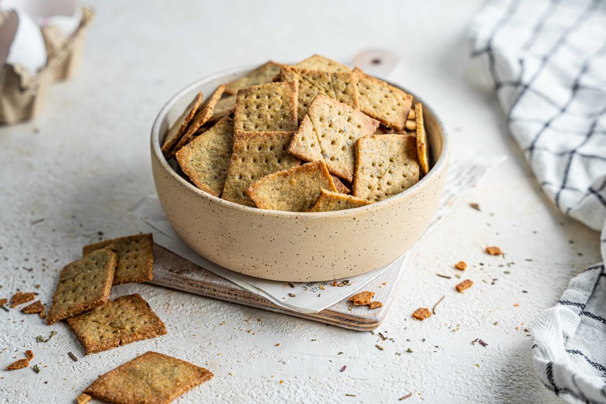 Keto Crunchy Cheese Herb Crackers 