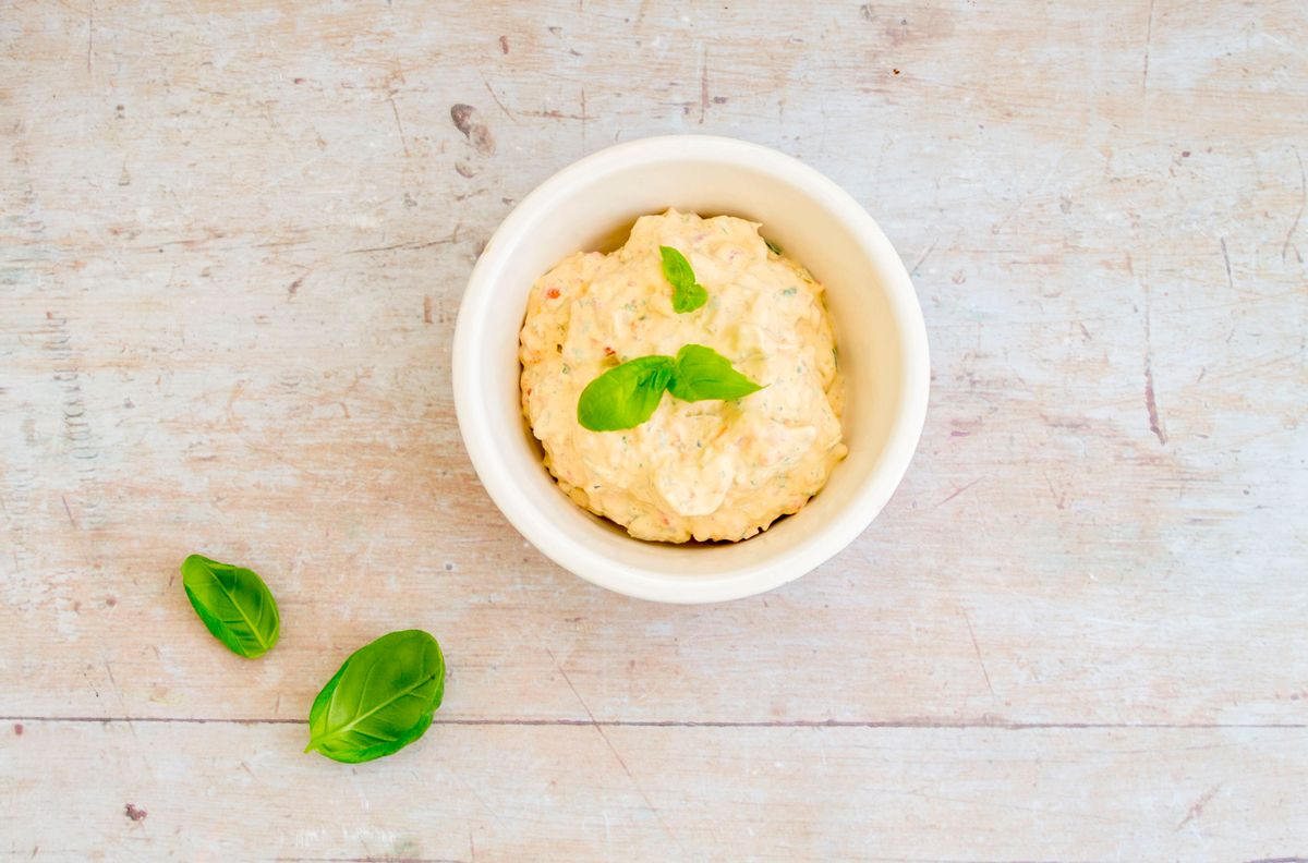 Keto Red Pepper and Olive Dip