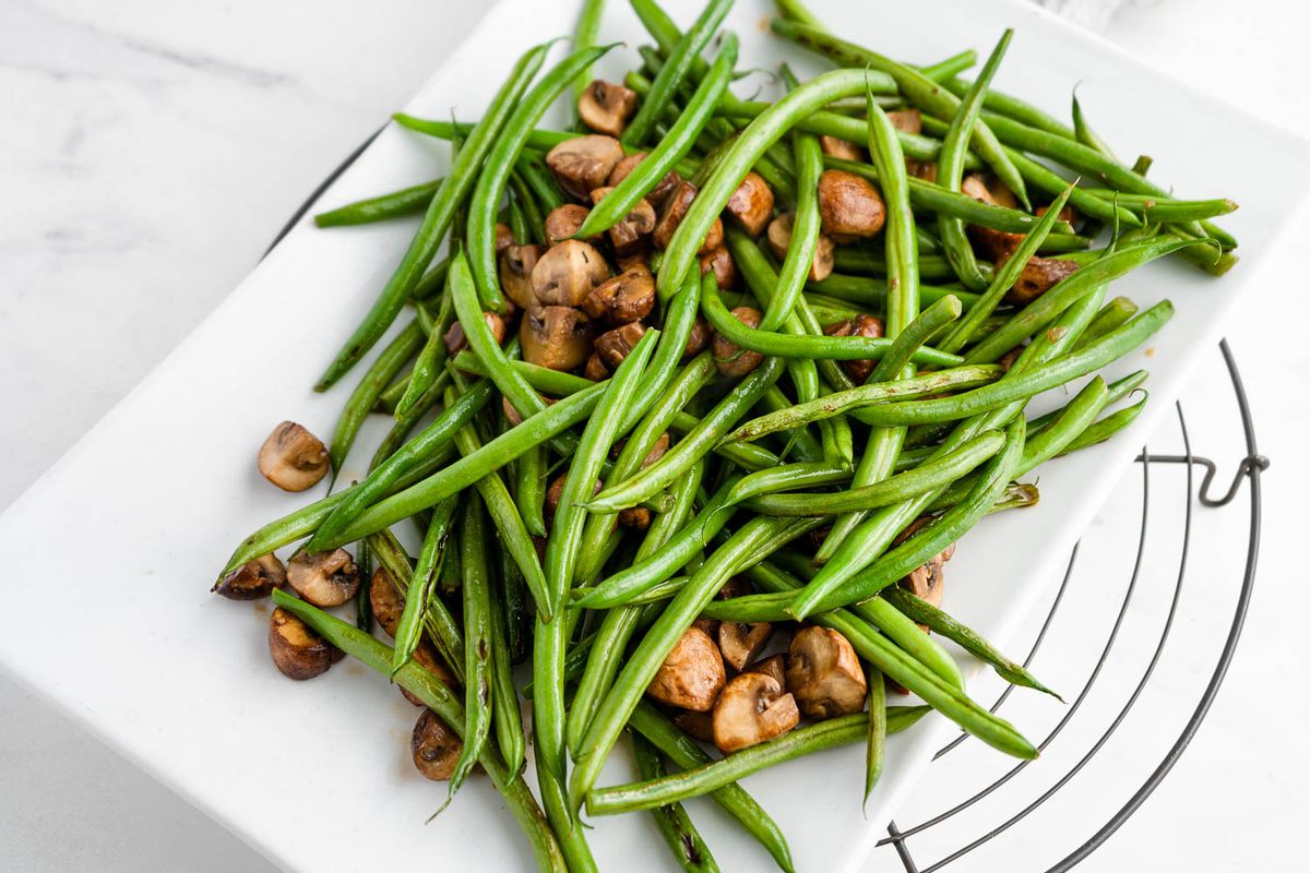 Vegan Low Carb Blistered Green Beans and Mushrooms