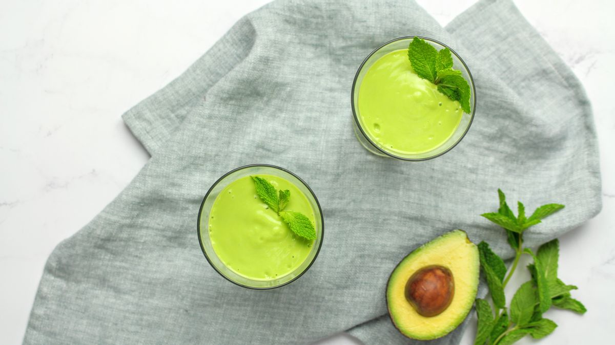 Keto Peppermint Avocado Smoothie | Carb Manager