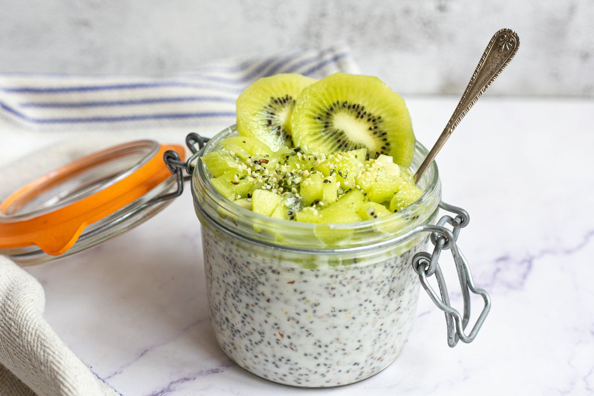 Easy Low FODMAP Kiwi Coconut Chia Pudding Breakfast Pot 