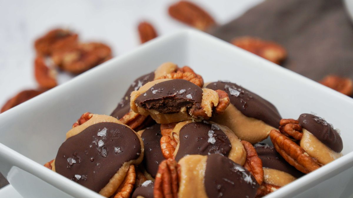 Keto Caramel Pecan Turtles