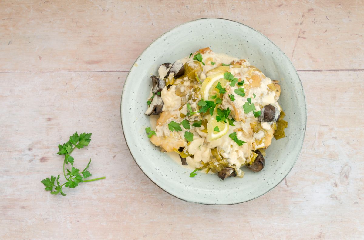 Keto Creamy Mushroom and Leek Crockpot Chicken