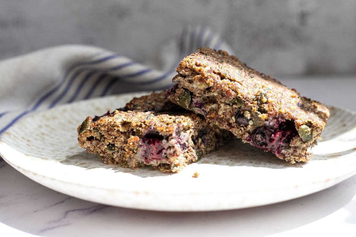 Easy Grain-Free Low FODMAP Banana and Blueberry Breakfast Bars