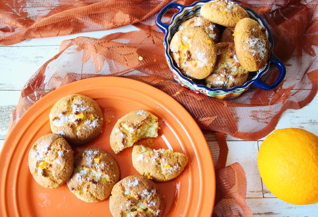 Premium Photo  Three pieces of pan de muerto. day of the dead