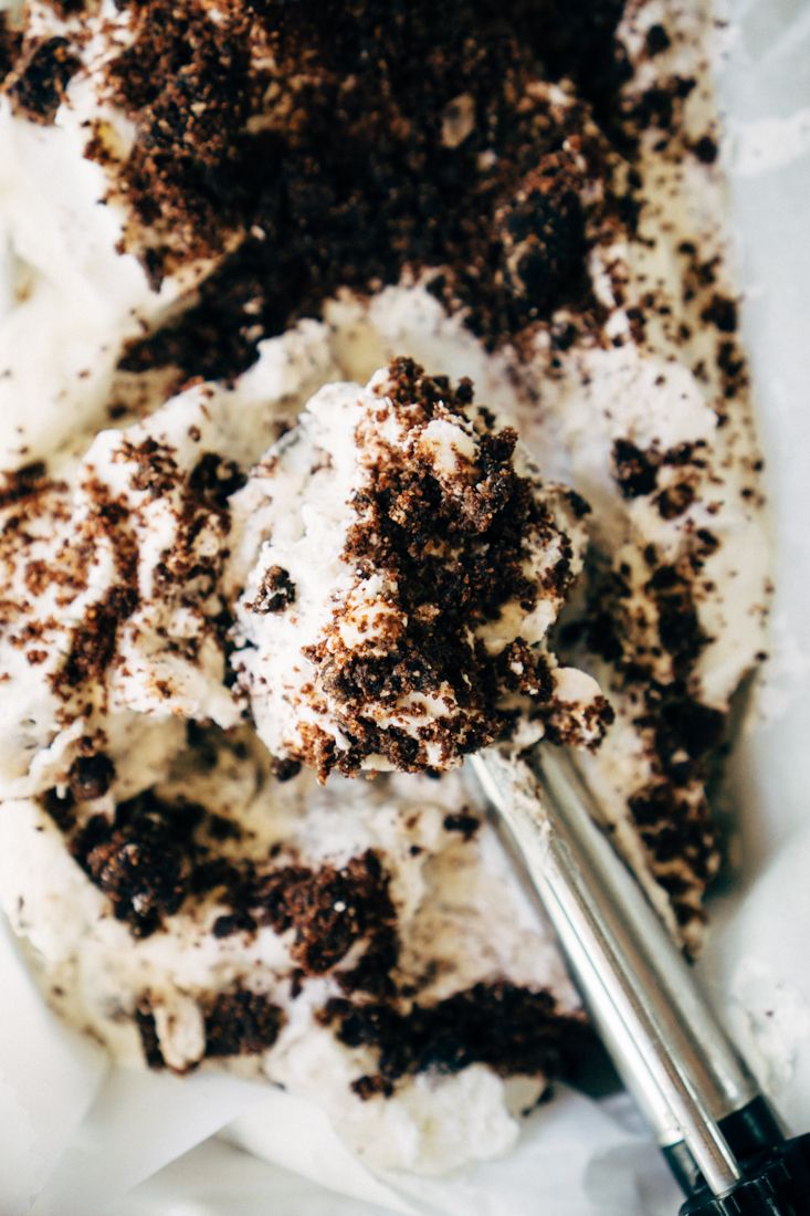 Keto No-Churn Cookies & Cream Ice Cream