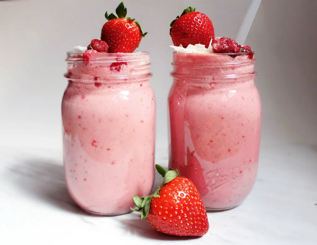 Low Carb Tart Double Berry Smoothie