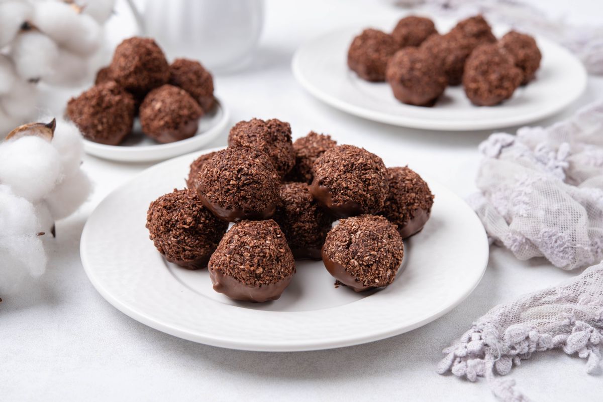 Easy Keto Chocolate Macaroons