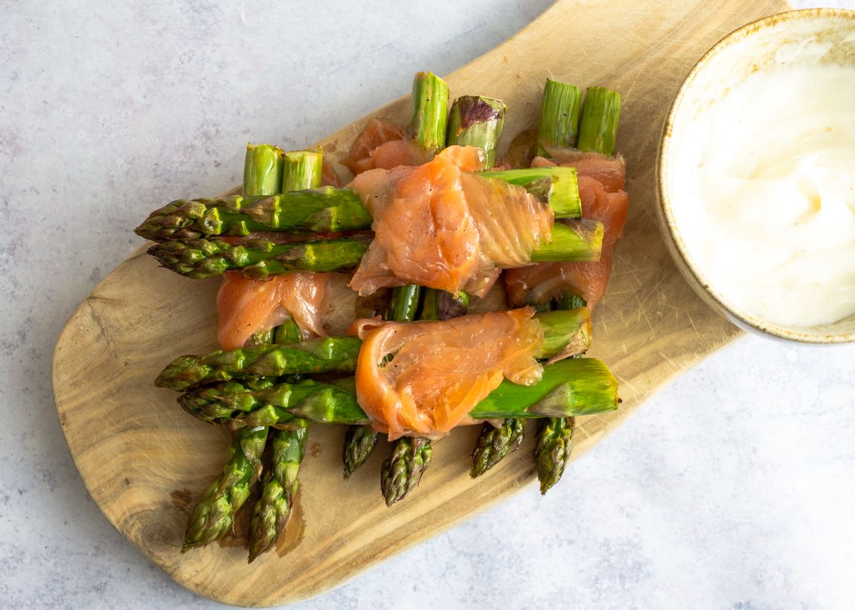 Keto Lemon Asparagus Wrapped in Salmon