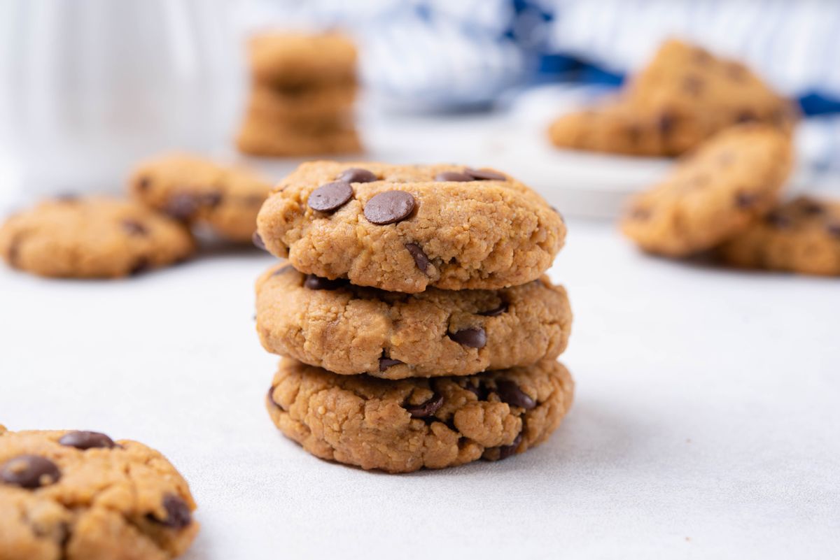 Easy Keto 5-Ingredient Chocolate Chip Cookies