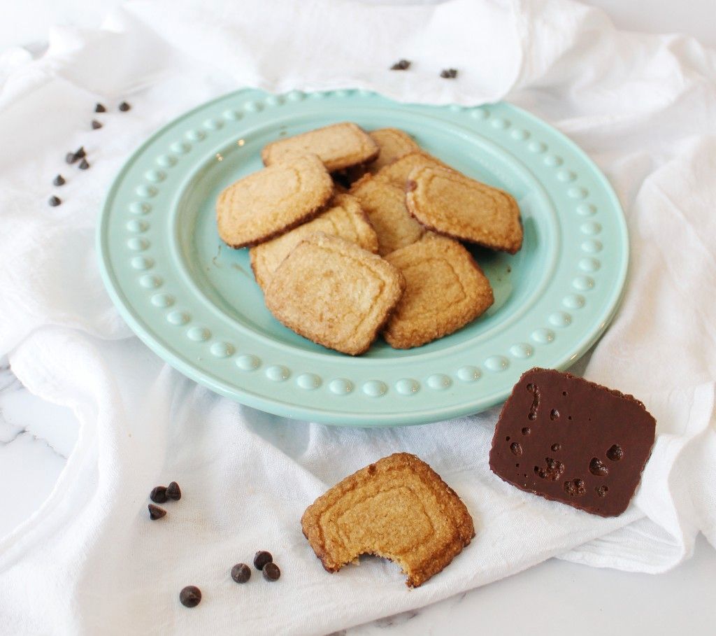 traditional round shortbread baking pan, vintage stoneware cookie