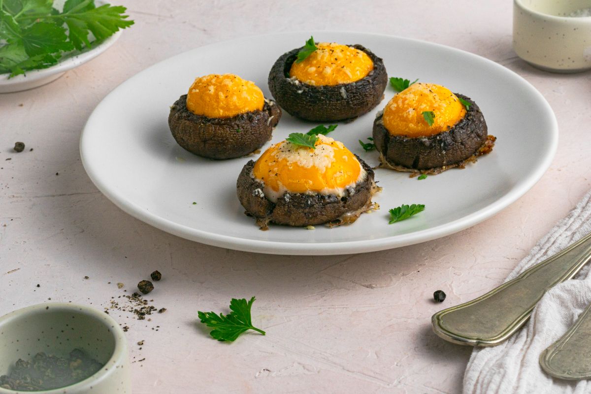 Keto Breakfast Mushroom Cups