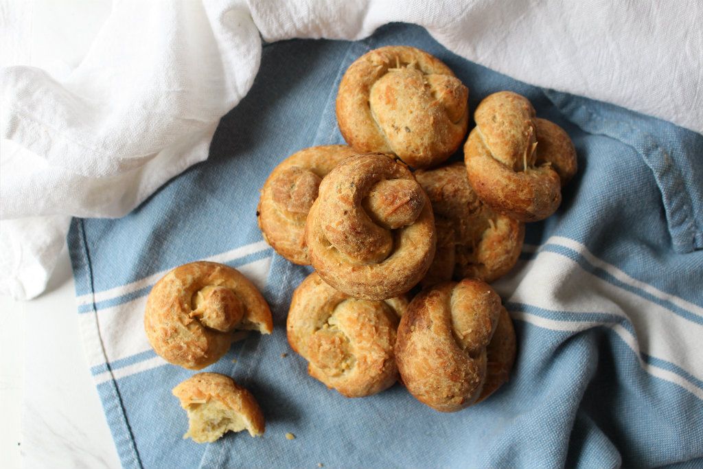 Keto Garlic Knots