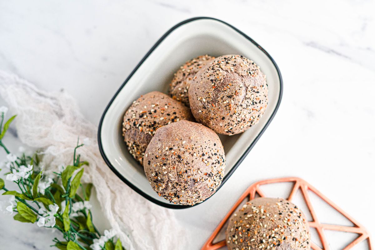 Keto Everything Bagel Hamburger Buns