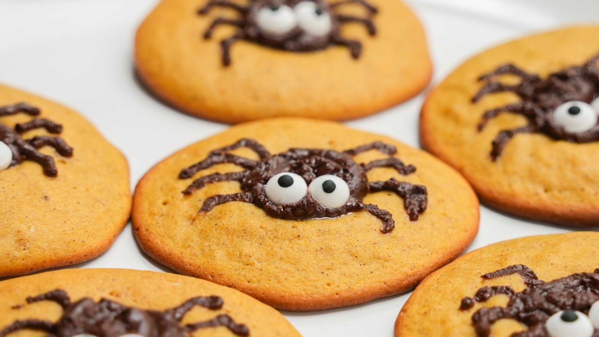 Keto Halloween Pumpkin Spider Cookies