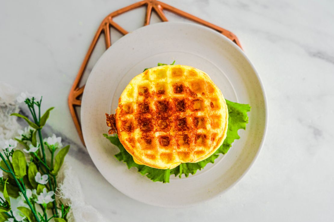 Burger Bun Chaffle - SeriousKeto