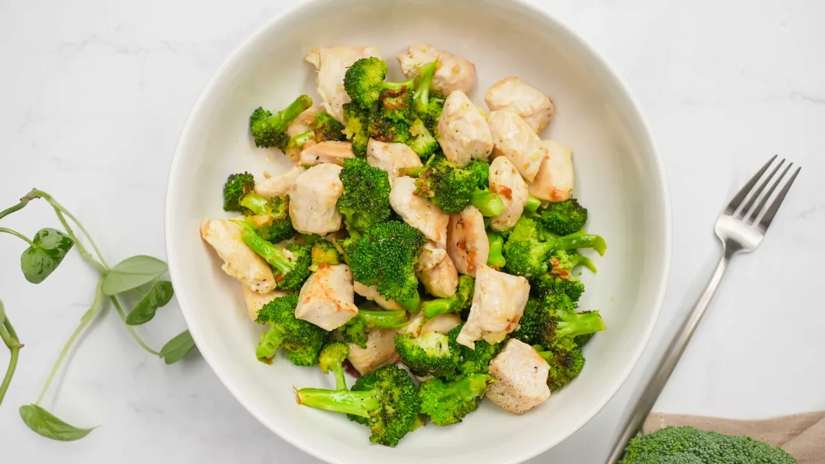 Keto Chicken and Broccoli with Olive Oil