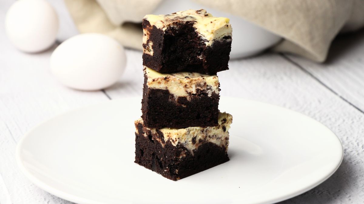 Keto Cheesecake Swirl Brownies