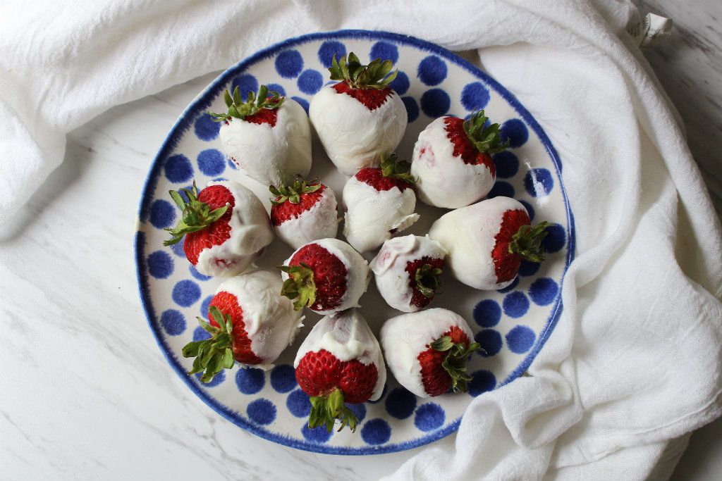 Low Carb Greek Yogurt Dipped Strawberries