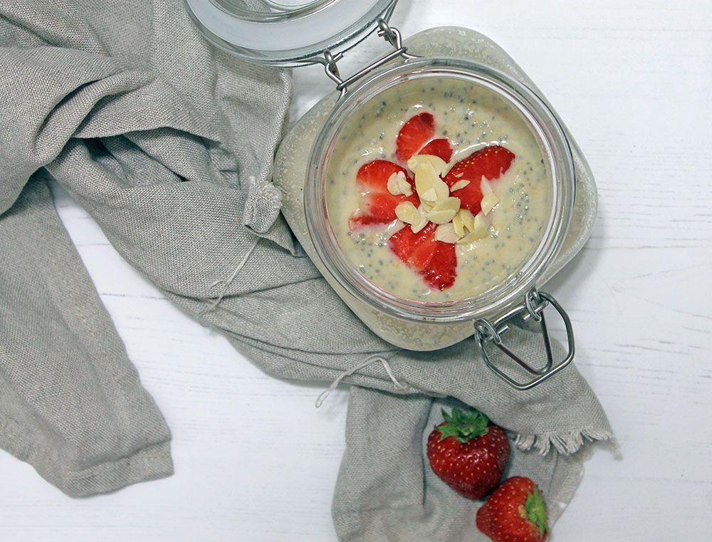 Low Carb Strawberry and Almond Chia Pudding