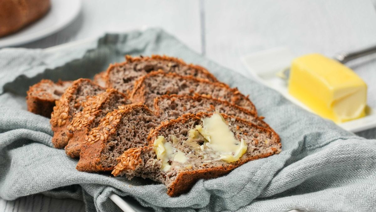 Flax and Caraway Seed Sourdough Bread - #foodbyjonister