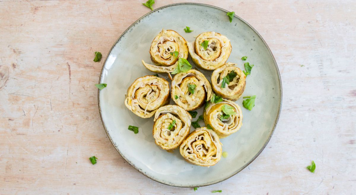 Keto Chicken and Mozzarella Omelette Roll Ups