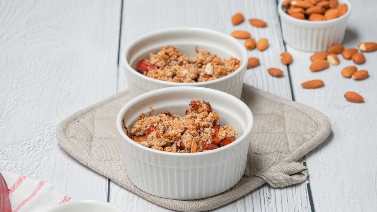 Low Carb Vegan Rhubarb Crumble