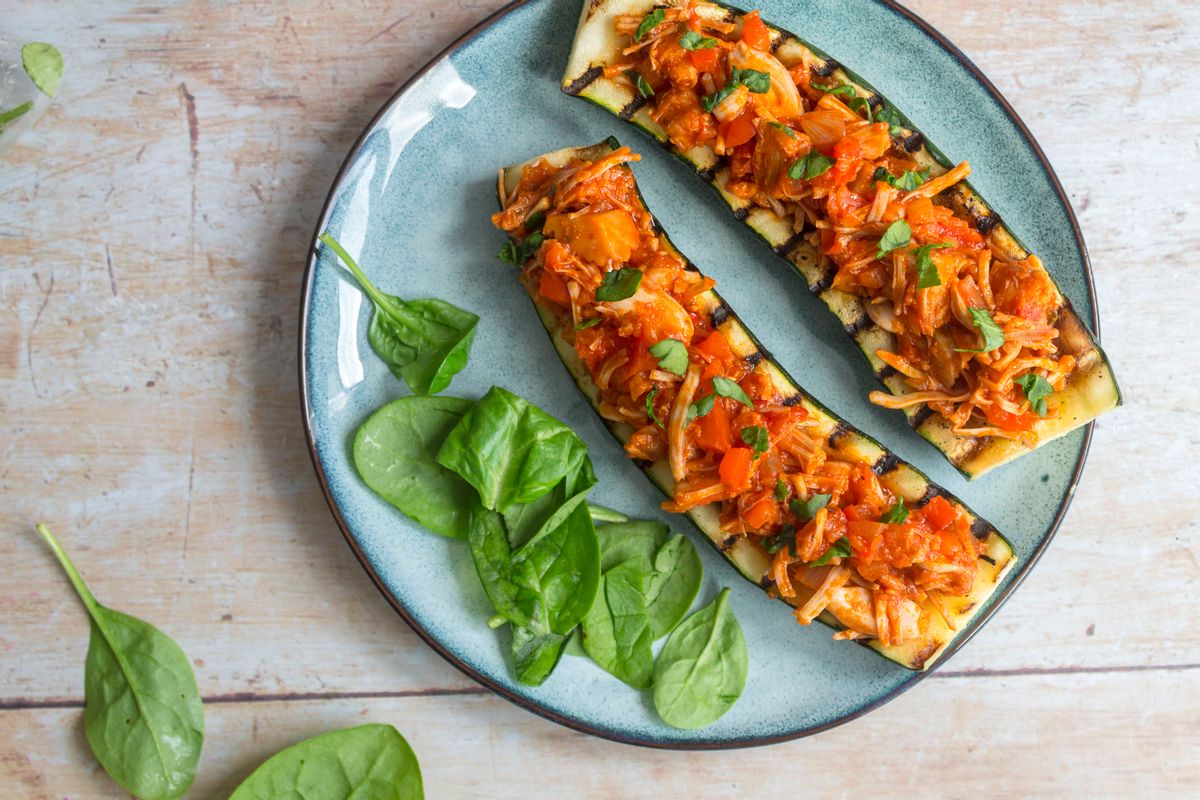 Low Carb Pulled Jackfruit Stuffed Zucchini (vegan)