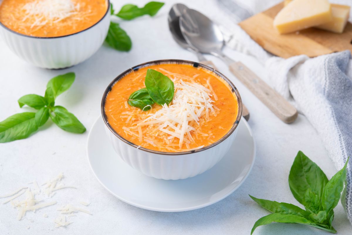 Rich and Creamy Tomato Basil Soup Recipe