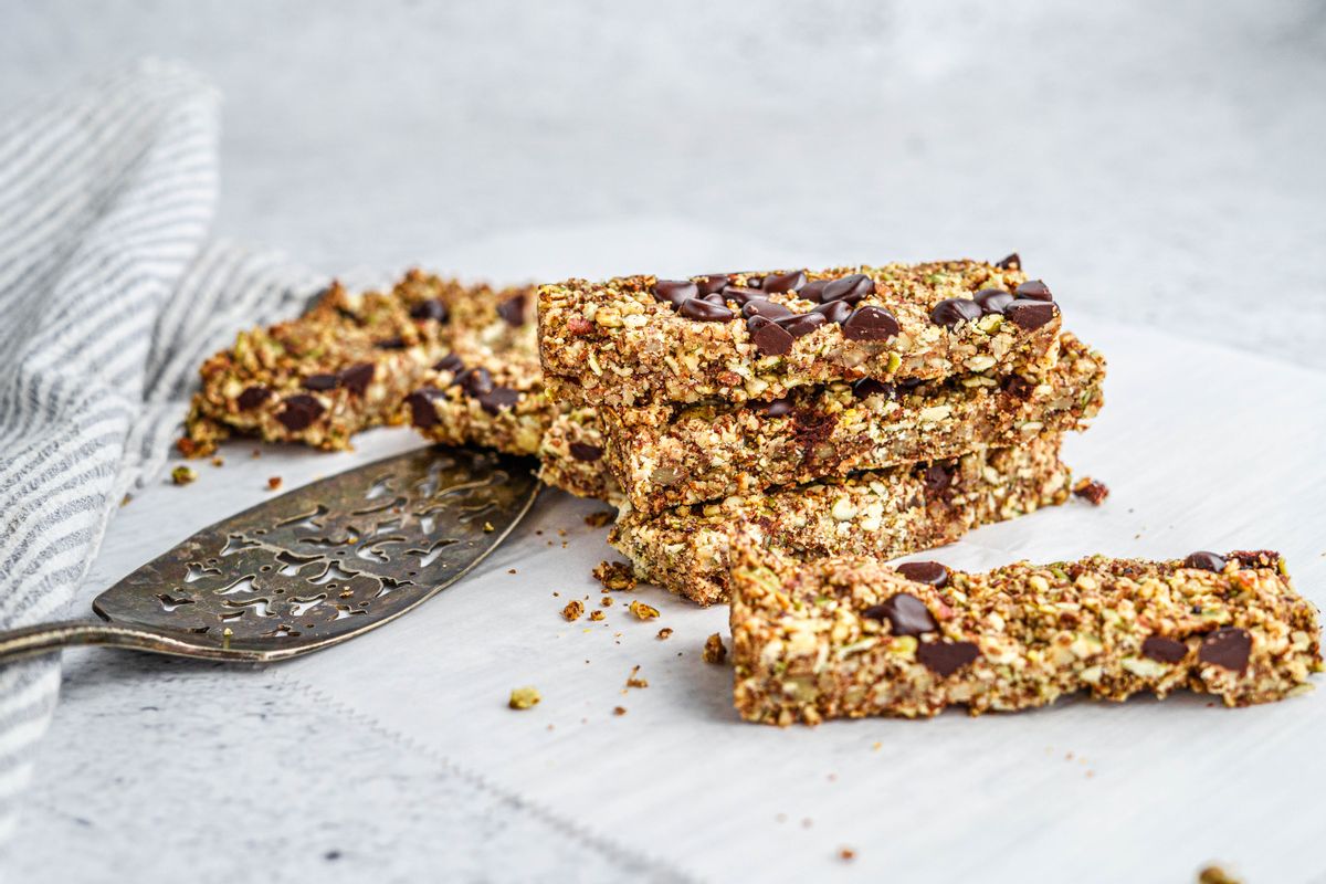 Keto Chocolate Chip Granola Bars