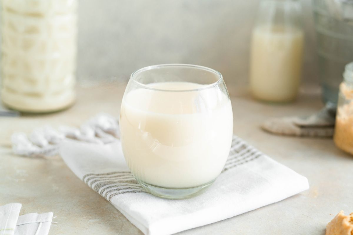 2-Minute Keto Almond Milk